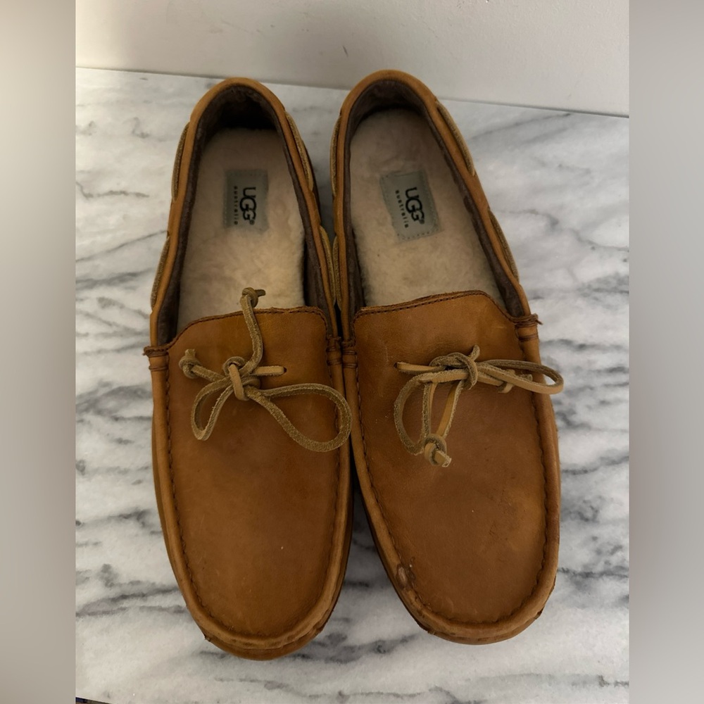 UGG Men's leather moccasin loafers brown leather fur lined men’s sz 12